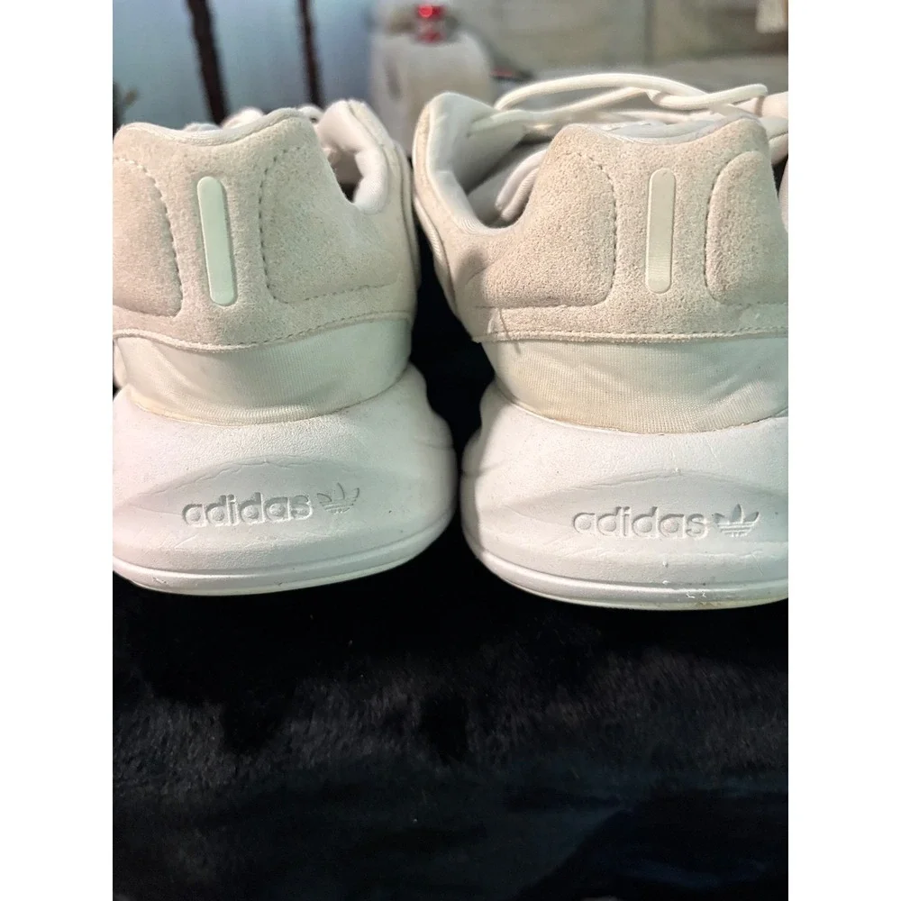 Adidas Ozelia Wonder White Crystal White Sneakers Mens 9.5 AH04251